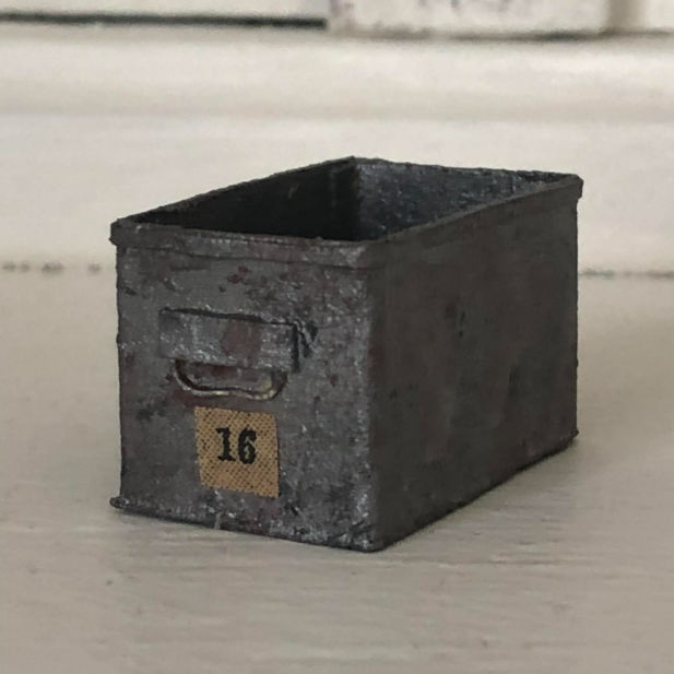Plåtlåda skala 1:12